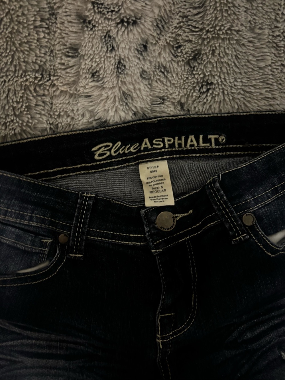 Distressed Skinny Jeans. Size 5 Never worn. new. - Picture 4 of 6